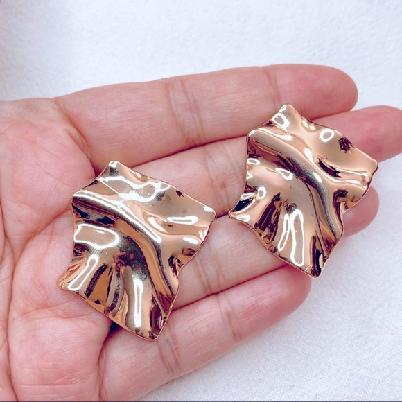 ❣️$25/3❣️ Gold Plated Wave Diamond Shaped Stud Earrings - Picture 5 of 11